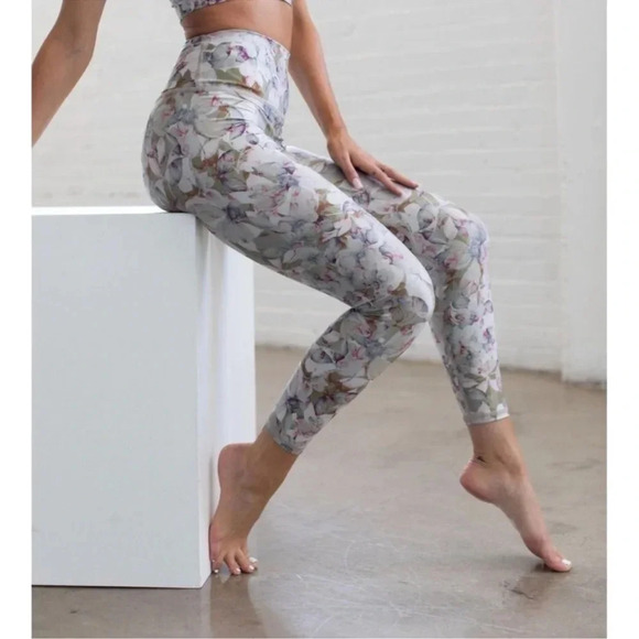 SAVVI Miya Petal Floral Leggings Botanical Smooth M Medium High Waisted - Picture 1 of 10